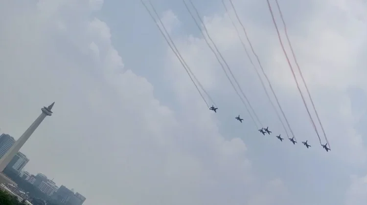 Gemuruh Jet Tempur Menggema di Langit Jakarta, Semarak Kemerdekaan Penuh Takjub
