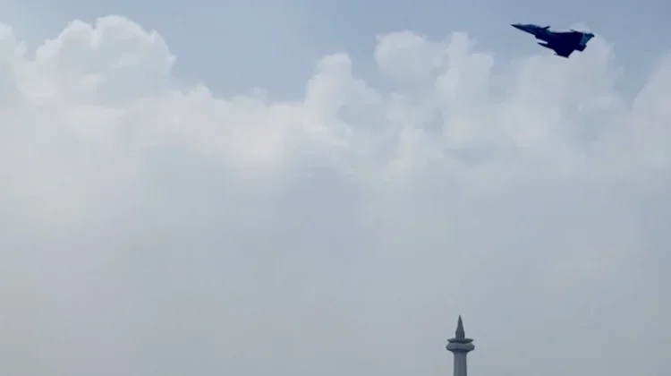 Gemuruh Jet Tempur Menggema di Langit Jakarta, Semarak Kemerdekaan Penuh Takjub