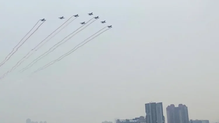 Gemuruh Jet Tempur Menggema di Langit Jakarta, Semarak Kemerdekaan Penuh Takjub
