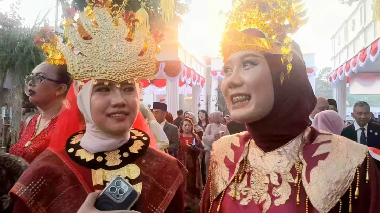 Berburu Tiket, Wujudkan Mimpi Meiliana dan Bilqis Upacara di Istana