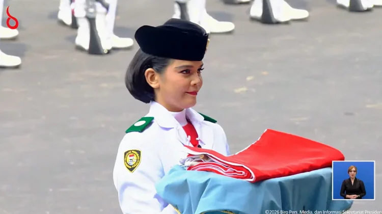 Celina Olivia Bangga dan Terharu jadi Pembawa Baki Merah Putih
