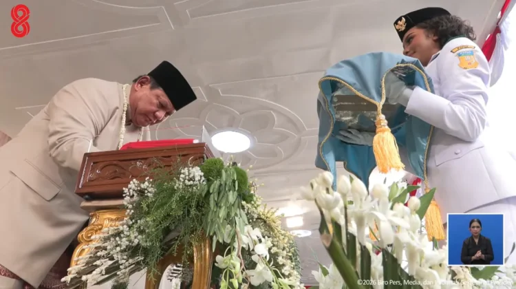 Presiden Prabowo Pimpin Upacara Penurunan Bendera HUT Ke-81 RI