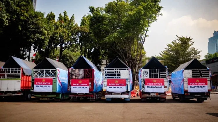 Polda Metro Jaya Kirim 12 Truk Bantuan Kemanusiaan untuk Korban Gempa NTT