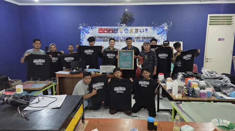 UMN Cetak Wirausaha Muda lewat Pelatihan Sablon di Desa Curug Sangereng