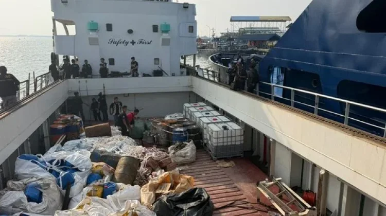 BNN Sita 2,6 Ton Narkotika Cair dari Kapal MV Ocean Porter