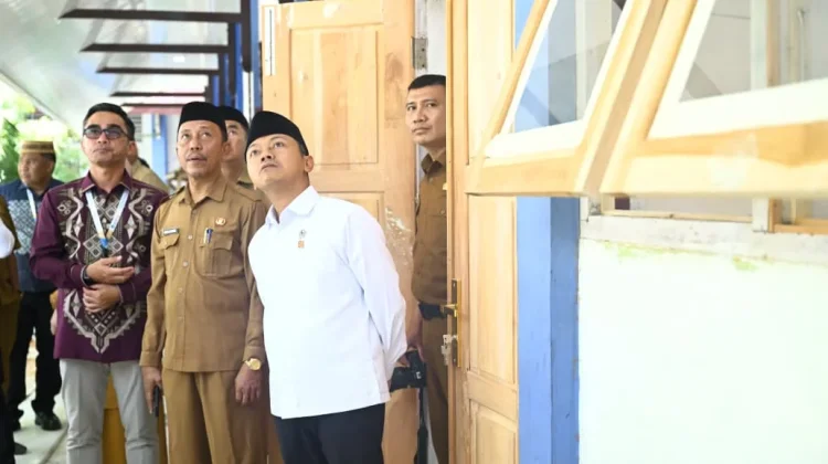 Wamendikdasmen Tinjau Program Prioritas Pendidikan Presiden di Gorontalo
