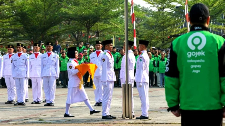 Dari Lapangan Upacara ke Rumah Mitra, Gojek Peringati 17 Agustus Bersama