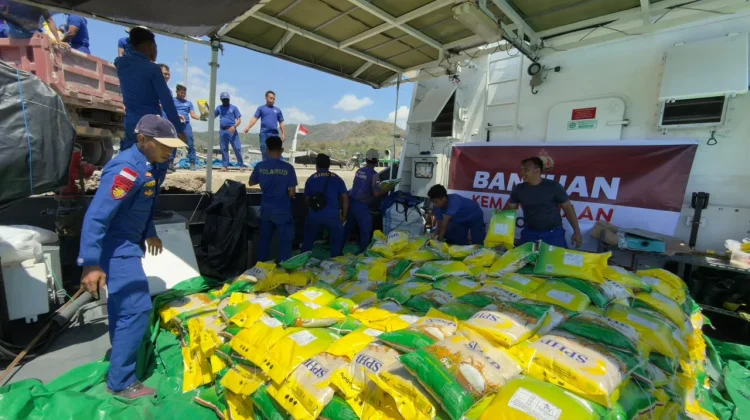 Polri Kirim Logistik untuk Korban Gempa Flores. Cek, Apa Saja?