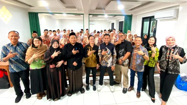 PKM Universitas Sahid Bekali Guru dan Siswa Hadapi Tantangan Komunikasi Digital