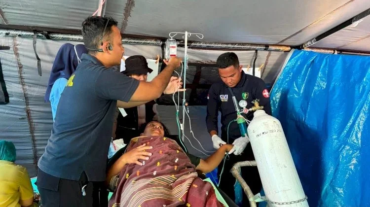 Dokkes Polri Bantu Persalinan Korban Gempa di Pengungsian