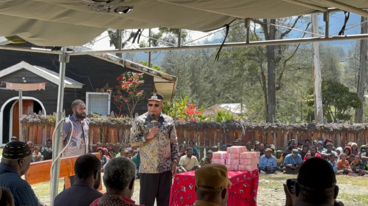 Ketua DPRK Puncak Apresiasi Hibah Gereja Bersejarah Yordan Kago I