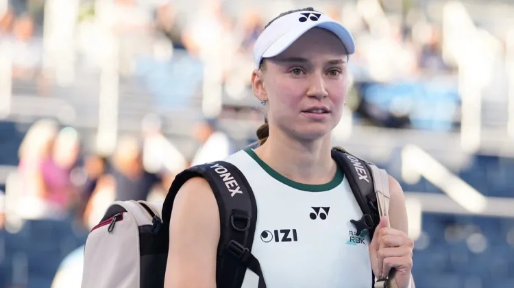 Rybakina Cedera, Swiatek Melaju ke Semifinal Cincinnati