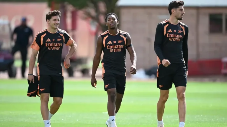 Arsenal Siap Pertahankan Gelar Lawan Coventry