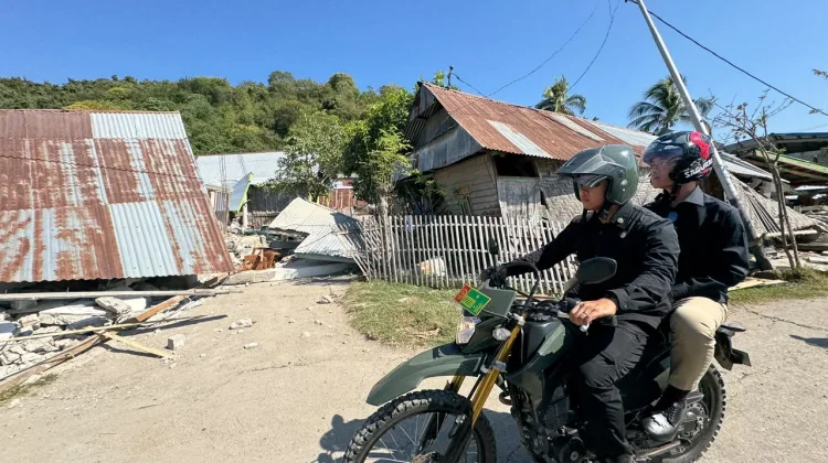 Akses Sulit Dijangkau, Wapres Tinjau Kondisi Warga Kampung Waso Naik Sepeda Motor