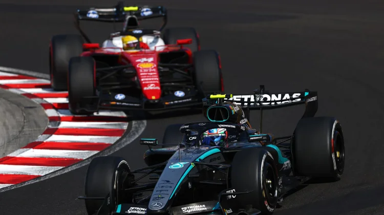 Hamilton Optimistis Ferrari Pangkas Jarak dari Mercedes di Paruh Kedua Musim