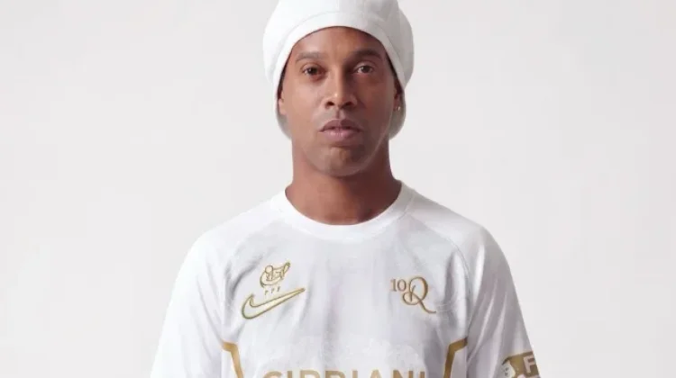Bikin Heboh Ronaldinho Kembali Merumput di Italia