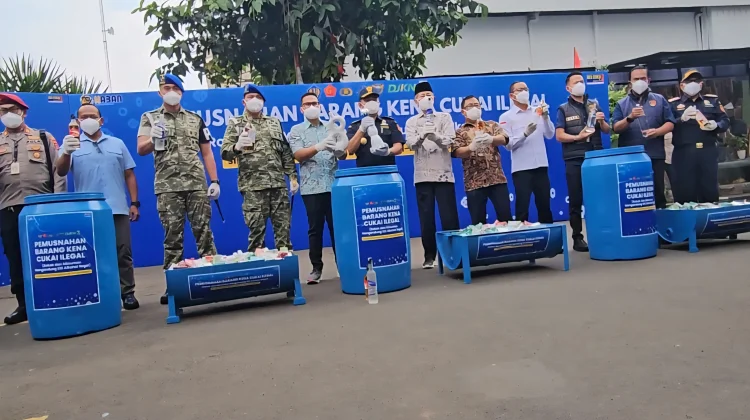 Bea Cukai Banten Musnahkan Jutaan Rokok dan Miras Impor Ilegal