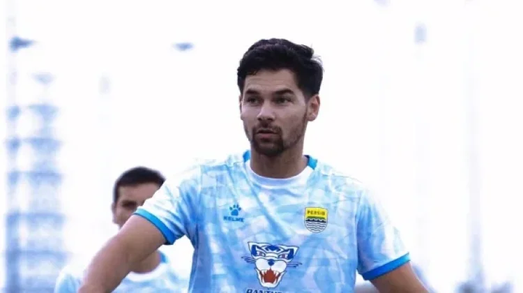 Sandy Walsh Antusias Jalani Latihan Perdana Bersama Persib
