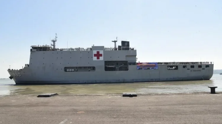 KRI dr.Soeharso Bersandar di Pelabuhan Reo, Siap Tangani Korban Gempa NTT