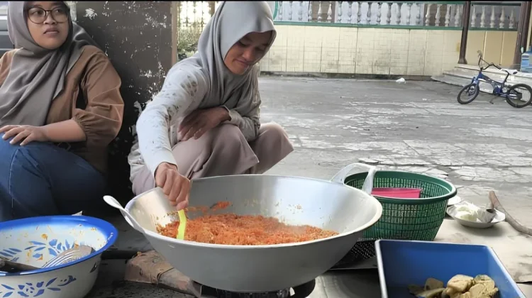 Mahasiswa KKN UMBY Olah Cabai Lokal Jadi Sambal Khas Plalar
