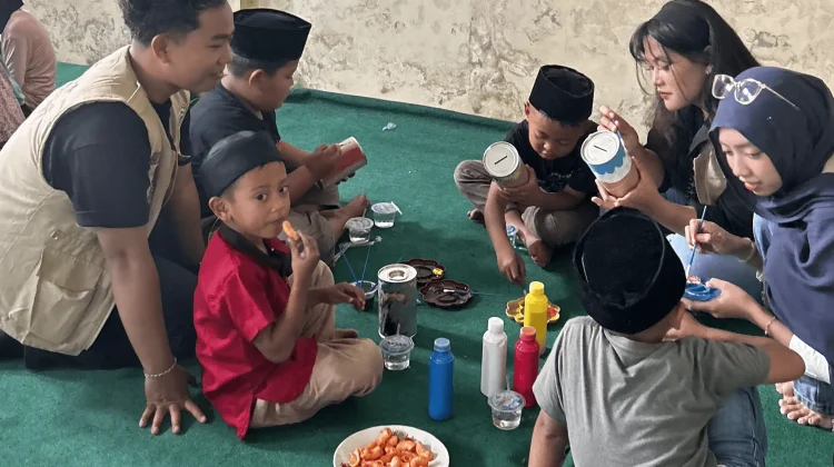 Mahasiswa KKN UMBY Kenalkan Literasi Menabung kepada Anak TPQ