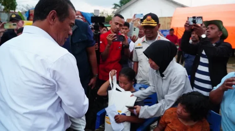 Mentan Pastikan Stok Beras Pengungsi Gempa NTT Aman hingga Setahun