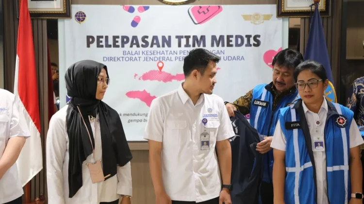 Kementerian Perhubungan Lepas Tim Medis Untuk Bantu Korban Gempa Bumi di NTT