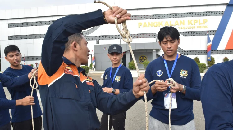 KPLP Perkuat Kesiapsiagaan Personel SAR dalam Hadapi Darurat di Laut