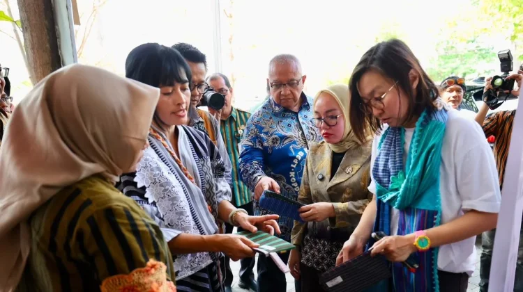 LPDB Koperasi Dorong Lurik Prasojo Naik Kelas