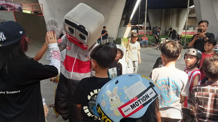 KAI Commuter Salurkan Beasiswa Rp17 Juta lewat Kejuaraan Skate