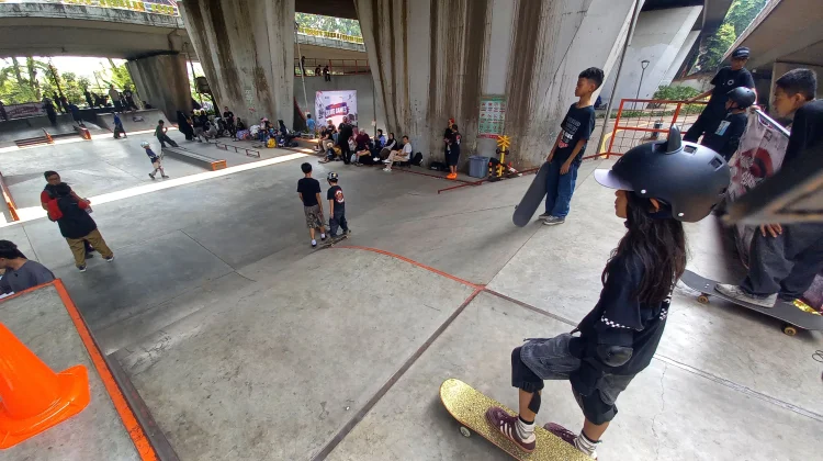 Peserta Papan Seluncur Membludak, KAI Commuter Bagi Tiga Kategori di Slipi