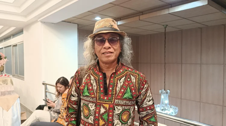 Seniman Tanah Gayo Fikar W Eda, Menyulam Kisah Gayo lewat Syair