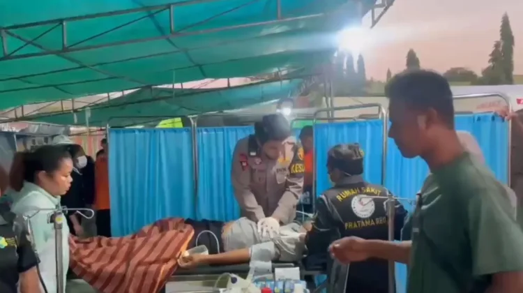 Pusdokkes Polri Layani 120 Warga Terdampak Gempa di Reo