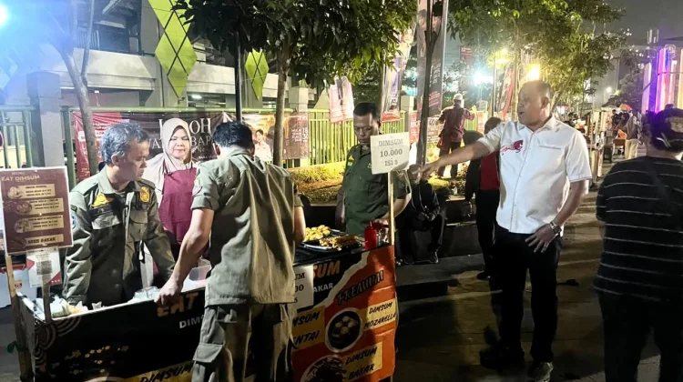 Pemkot Bekasi Tertibkan PKL di Plaza Patriot Candrabhaga
