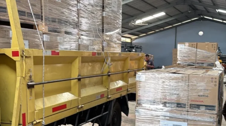 Enam Pesawat TNI AU Terbang ke NTT dan Kalimantan, Bawa 31 Ton Logistik dan 500 Pompa