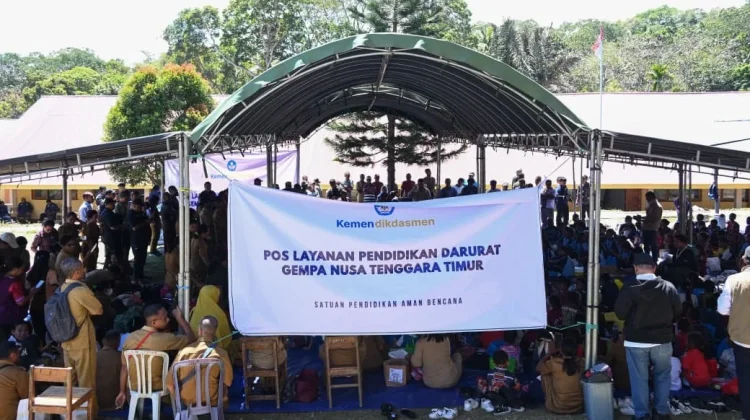 Mendikdasmen Salurkan Rp860 Juta untuk Sekolah Terdampak Gempa NTT