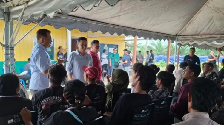 KJRI Kuching Jemput Bola Layani 225 PMI di Perkebunan Sawit Mukah