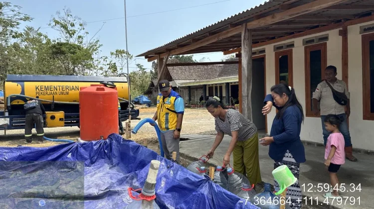Kekeringan di Jateng-Jatim, 647 Warga Dapat Bantuan Air Bersih