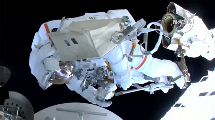 NASA-ESA Rampungkan Pemasangan Antena Berkecepatan Tinggi di ISS