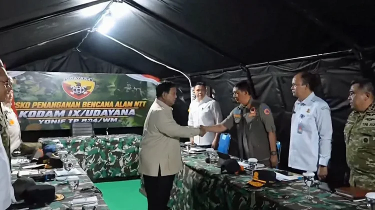 Presiden Prabowo Tiba di NTT, Langsung Pimpin Rapat Penanganan Gempa
