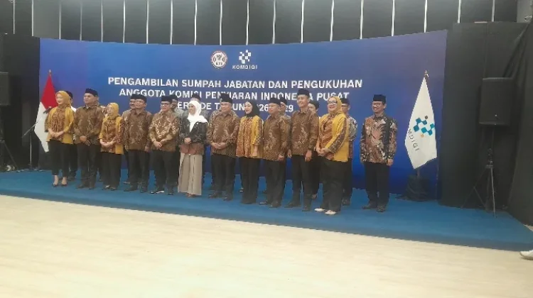 Menkomdigi Meutya Hafidz Kukuhkan 9 Anggota KPI Pusat Periode 2026 - 2029