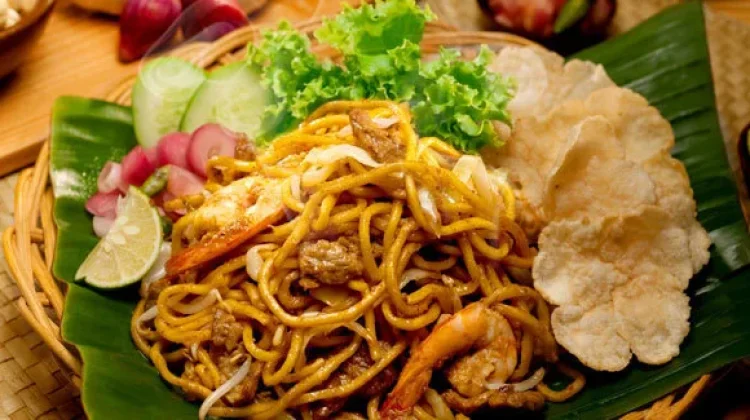 Dari Bakso hingga Semur, Ini Makanan Indonesia yang Dipengaruhi Budaya Asing