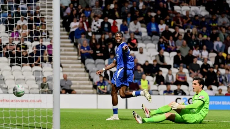 'Hat-trick' Thierno Barry Bawa Everton Taklukkan Preston 4-0 di Carabao Cup