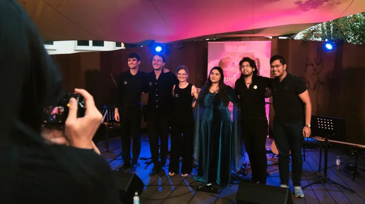 Hurled to the Moon: Kamila Batavia di Kampnagel Summer Festival