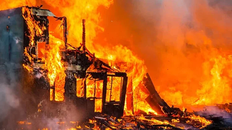 Kebakaran 60 Rumah di Pluit, Dua Orang Alami Luka Ringan