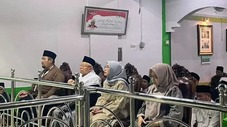 K.H. Ma'ruf Amin Ziarah ke Makam K.H. Wahab Chasbullah jelang Muktamar ke-35 NU