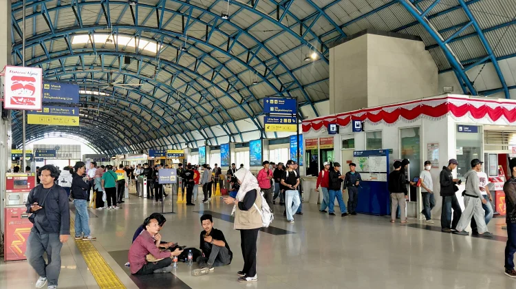 Stasiun Palmerah Ramai, Seluruh Rute tetap Beroperasi Normal
