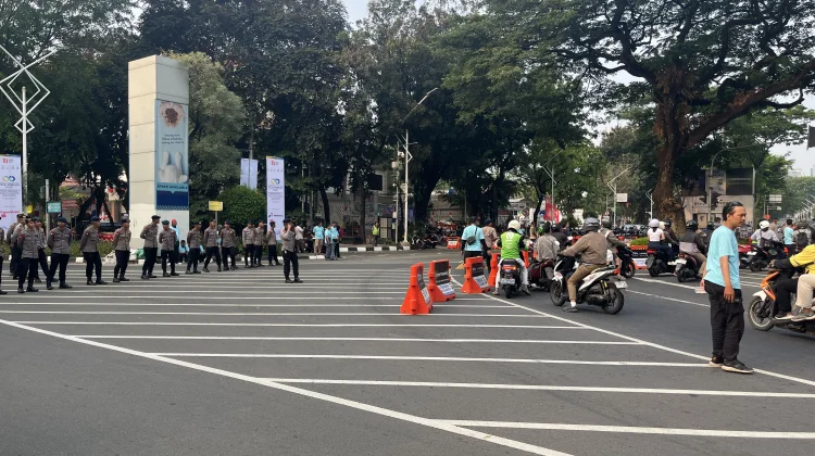 Jalan Gerbang Pemuda Ditutup imbas Aksi RUU Perampasan Aset