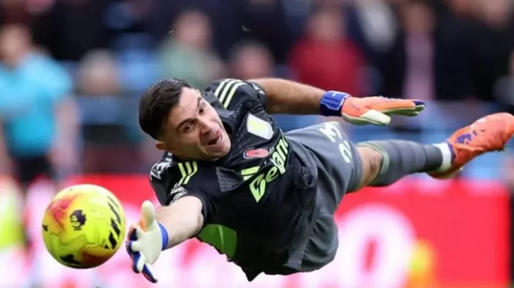 Chelsea Rekrut Emiliano Martinez dari Aston Villa