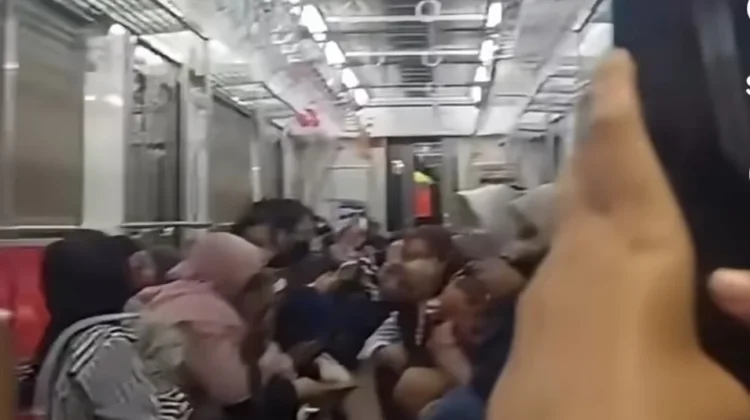 Operasional KRL Rangkasbitung Berangsur Normal, Pasca Kerumunan Massa